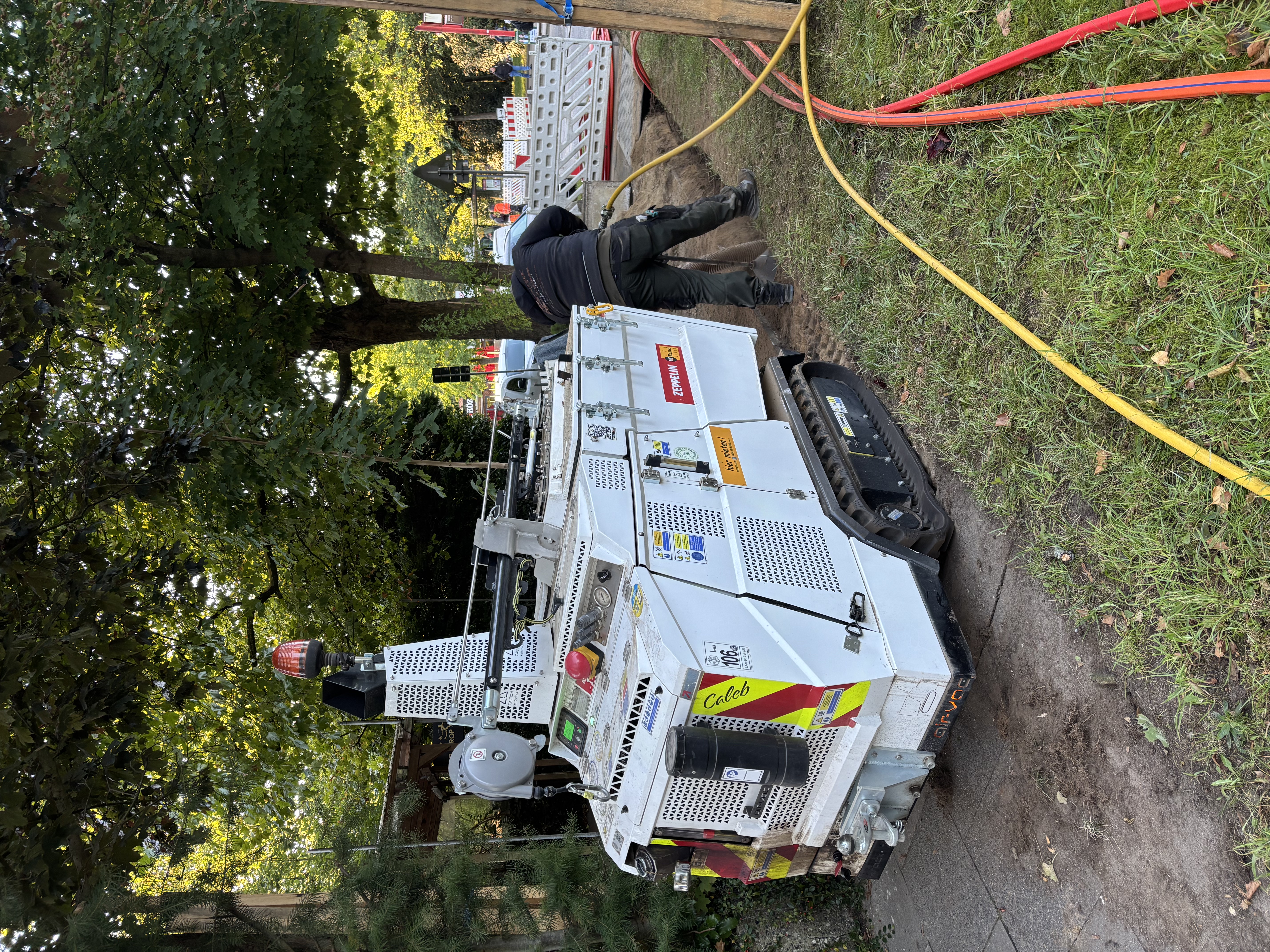 Saugbagger bei Wurzelraumarbeiten